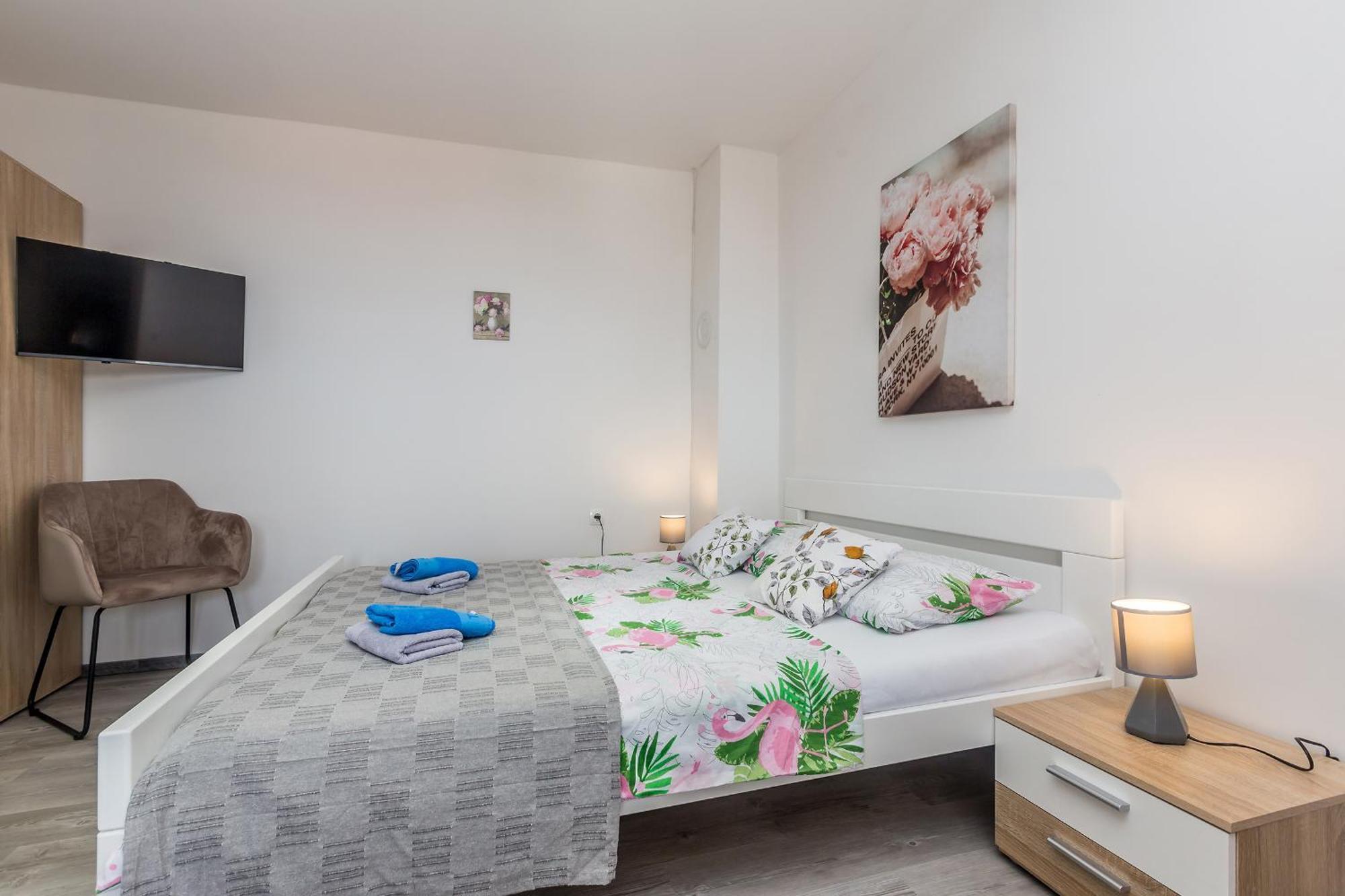 Apartmani Tena Njivice Exterior foto