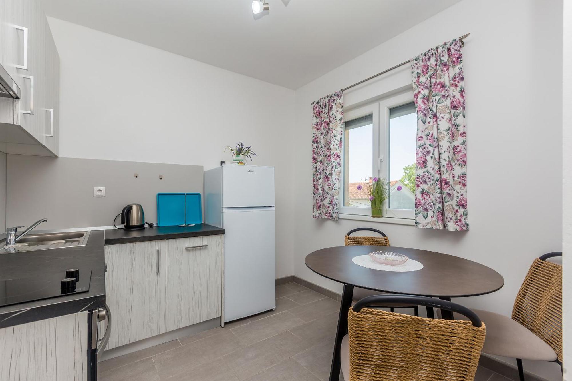 Apartmani Tena Njivice Exterior foto